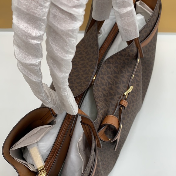 MICHAEL KORS 
Emilia Large Logo Tote Bag BROWN SIGNATURE COLOR - Picture 8 of 15